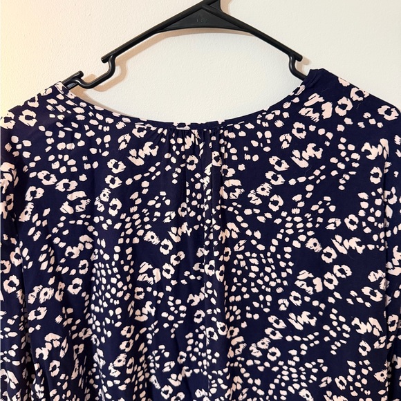Elegant Navy and White Floral Blouse - Picture 6 of 9